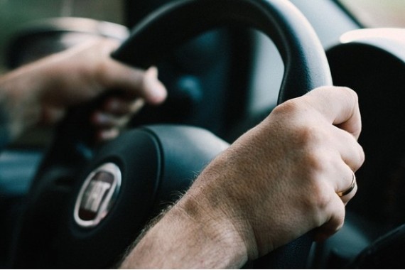 Come scegliere l'auto perfetta per gli anziani